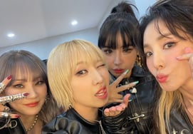 朴山多拉，是菩萨啊。朴春和"2NE1完整体"祝贺"Happy 17周年~！♥" [Star Issue]