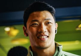 'Will form rise before the World Cup?' Hwang Hee-chan, explosive assist against Fulham amid transfer rumors... Hong Myung-bo's squad takes a light step... Wolverhampton draws 1-1 with Fulham