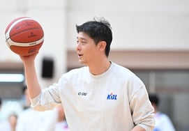 [Anuncio oficial] KCC nombra a Kim Do-soo, ex comentarista, como entrenador principal → Llena el vacío dejado por Lee Gyu-seop, quien se dirige a la dirección de Wonju DB