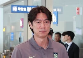 "The World Cup is not about experience; it is a place to prove yourself." Bold statement by the youngest member born in 2003... Hong Myung-bo's team departs for the decisive venue [Incheon International Airport]