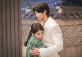 IU and Byun Woo-seok's hidden "Cheon-se" writer Yoo Ji-won... "Cowardly 'Grand Duchess'" criticism surges [Star Issue]