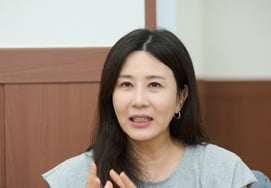 'Cùng sống với nhau đi'' Yang Jung Ah chia sẻ về kinh nghiệm độc lập cho đến năm 54 tuổiSau khi mẹ bị bệnh, tôi nghĩ đến việc sống cùng Hwang Shin Hye".