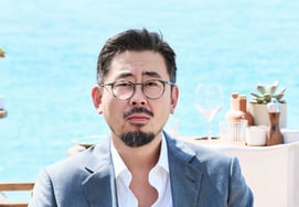 罗洪镇，时隔10年的电影《hope》"损益平衡点为2000万人？" [戛纳★采访]