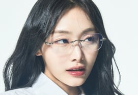 Doosan Bears will have actor Jung Hee-soo throw the ceremonial first pitch at their home game today (the 20th) at Jamsil Baseball Stadium to wish for a victory.