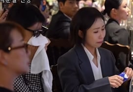 Hong Jin Kyung → Jung Sun Hee khóc nức nở trước sự xuất hiện của cố diễn viên Choi Jin SilChoi Joon Hee công bố video cảm ơn bố mẹ trong đám cưới [Star Issue]
