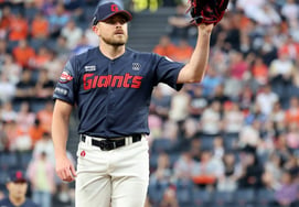 [Photo] Wisely allows home run to Ferrara