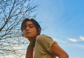 BTS V 'Friends', supera los 600 millones de reproducciones en Spotify.. tercer 'gran récord' en su carrera