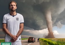 "窓から外れたトイレに飛び込もう!"イングランド代表チーム '160kmトルネード' 生存訓練を受ける··· ワールドカップの『カンザス宿泊施設』に襲いかかる恐怖
