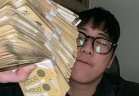 Rich Lee apologizes for disparaging the late Roh Moo-hyun Jeon (President), saying, "I did it to gain fame... I deeply apologize."
