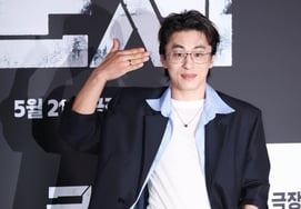 Koo Kyo-hwan 'Pose with a Cheerful Vibe' [★Photo]