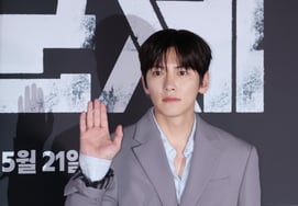 Ji Chang-wook 'COLONY, Look forward to it' [★Photo]