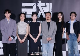 全智贤→具交换背...延相昊导演，通过"群体"开启僵尸新世界 [综合]
