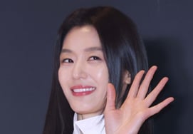 Jeon Ji-hyun: "Su expresión es tierna" [★FOTO]