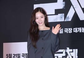 Kim Min-seol 'Perfect Hand Gesture' [★Photo]