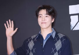 Lee Hyun-woo 'Relaxed Expression' [★Photo]