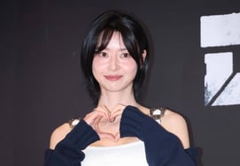 クォン・ナラの「完璧な手ハート」 [★フォト]