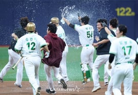 [フォト] キム・ウンビンのサヨナラ、キウムの3連勝の噴水ショー