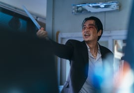 Lee Kwang Soo cầm dao xông vào [vùng đất vàng]