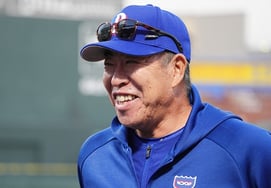 A shocking collapse in Japanese baseball! From 7-0 to 7-8, a stunning comeback loss turns the nation upside down with cries of "Manager, step down!" Even the losing manager refused to hold a press conference, saying he had nothing to say.
