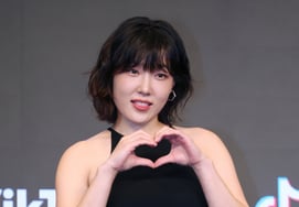 李恩智的'Tiki Takasho' 请大家多多喜爱' [★照片]