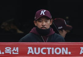 [Anuncio oficial] Kiwoom toma medidas radicales: Lee Yong-gyu se convierte en entrenador de bateo en campo del primer equipo → Llena el vacío dejado por Kim Tae-wan, quien se retira: "Construcción de un sistema de formación sistemático"