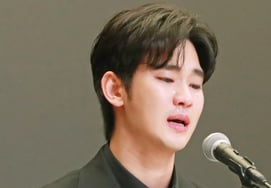 Police: "Kim Soo-hyun's underage dating allegations false; late Kim Sae-ron's voice fabricated" — Investigation results released [Comprehensive]