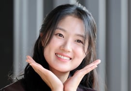 Kim Hyeyoon’s momentum is fierce.. She tops the Star Ranking female actress list