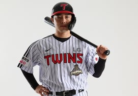 [Official] LG Twins catcher Kim Min-su completely denies SNS posts implying illegal filming and infidelity, claiming "ex-fiancée who broke off the engagement stole my identity"; Kim Min-su issues official statement directly