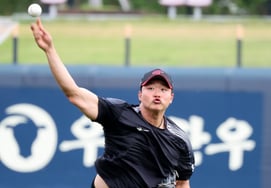 [Photo] 'Catching ball at Champions Field' Lee Jae-won