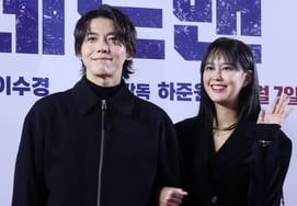 Ji So-yeon, faints; husband Song Jae-hee explains his response: "I couldn't judge the situation in an instant" [Star Issue]
