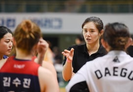 [chính thức] Kang Young Sook, người từng được gọi là vận động viên sắc đẹp, trở lại làm huấn luyện viên cho Ngân hàng Woori... Trợ lý đạo diễn Jeon Ju Won