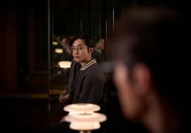 'COLONY' Koo Kyo-hwan Rejects the Obvious [Kim Na-yeon's Diagonal Line]