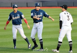[相片儿] '文俊啊...'"对娘家队轻点" 朴珉宇
