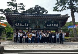 Temples in the Busan and Gyeongnam region stand firm against the controversy of exorbitant prices for BTS concerts..Supporting temple stays for fans