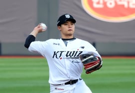 [フォト] 'パク・ミンウの打球を処理する'クォン・ドンジン