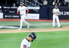 [In One Go] 'A walk-off hit-by-pitch to break the tie, I can't be happy even though it hurts' Bae Jeong-dae