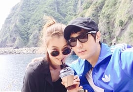 Yoon So-i, Celebrates 9th Wedding Anniversary with Cho Sung-yoon: "Growing Stronger and More Mature" [Star Issue]