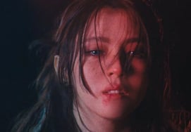 Han So-hee joins XLOVE in a supporting role, making a powerful impression in the 'SERVE' music video