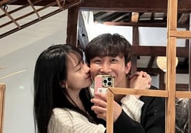 Sau khi thổ lộ tình cảm, Han Sol - 'Người khiếm thị' tung ảnh couple [Star Issue]