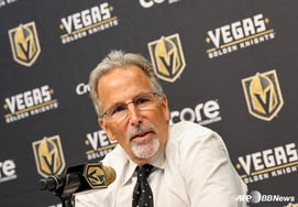 «¡No hablo con el reportero!»: Multa de 160 millones de wones y pérdida del derecho a la selección de novato tras rechazar una entrevista... Comportamiento impulsivo del director de la NHL.