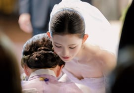 "已故崔真实的女儿"崔俊熙抱着外婆"不和说"哽咽"...婚礼花絮