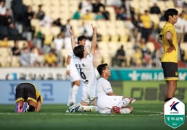 «¿Cuánto debieron alegrarse?» Arrodillados, rugieron: Gimhae finalmente venció... Derrotó a Jeonnam y logró su primera victoria profesional en la historia del club.