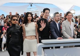 罗宏镇的《hope》未能在戛纳电影节获奖罗马尼亚导演克里斯蒂安•文智友获得金棕榈奖 [综合车厢★现场]