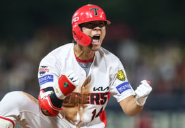 『わ、すごい』サムスン‑KT‑LGの『3強構図』→KIAが崩すか『勝ち勝ち負け勝ち勝ち』8回裏でこれを覆すとは··· チョ・サンウ、2死満塁の危機から大脱出まで