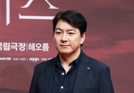 'Descendant of Kim Jwa-jin' Song Il-kook speaks out... "Facing crisis of being evicted from rental home" [Star Issue]