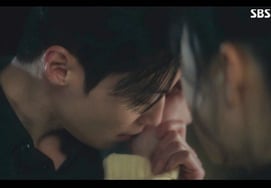 Bài hát dân ca 'Power', 'Roco Official' bị vặn vẹo.Heo Nam Joon tiết lộ lịch sử lãng mạn của Hàn Quốc với nụ hôn cổ tay tuyệt vời [Star Issue]