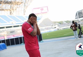 Foreign investor who missed penalty kick still embraced by Coach Choi Yoon-kyum: "Gabriel is also one of our family" [Yongin on-site]