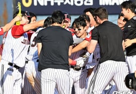 "Solo deja dos corredores, yo me encargo", Park Hae-min, ¿predijo su primer jonrón de victoria en la vida? Una sola frase del capitán de LG antes del inicio del noveno inning inferior dejó a sus compañeros con la piel de gallina [Jamsil, en el lugar]