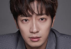 Lee Sang-yeop declares withdrawal from 'Seok-sam Play' production amid conspiracy theories... "Looks like we need to do a stop-loss selling?"