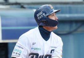 'Stolen base attempt → Collision crash' Caretaker leaves in ambulance, returns to stadium on his own feet "Condition improved... will continue to monitor"